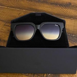 COPY - Quay sunglasses with a minor scratch